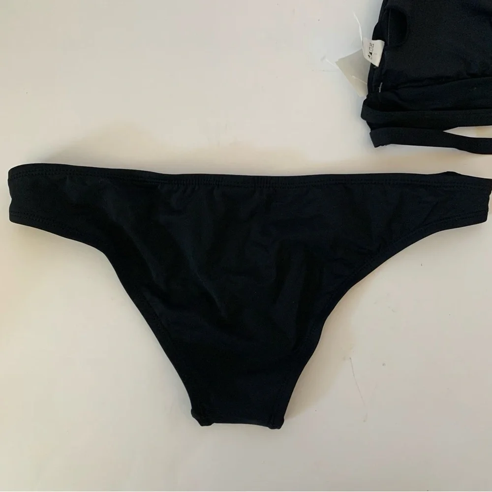 NWT. UNBRANDED Black and Turquoise Striped Women's Bikini